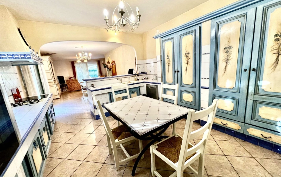 Annonces ARLES : Maison / Villa | ARLES (13200) | 300 m2 | 699 000 € 